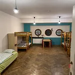 50 People Bis Apartment